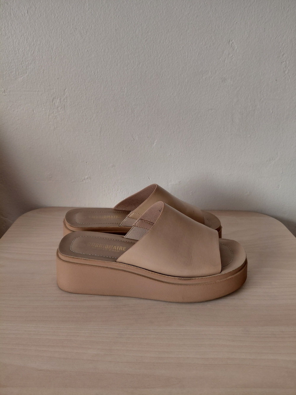 Cushionaire Beige Platform Slide Sandals Y2K